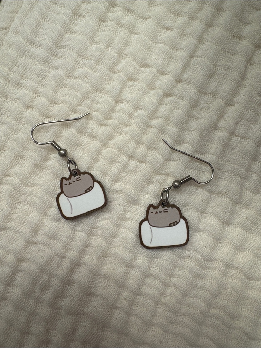 Pusheen the Cat Dangle Earrings. Silver.